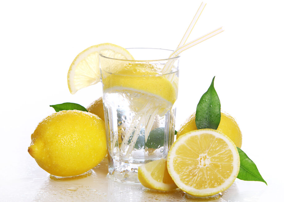 Cocktail with fresh lemons