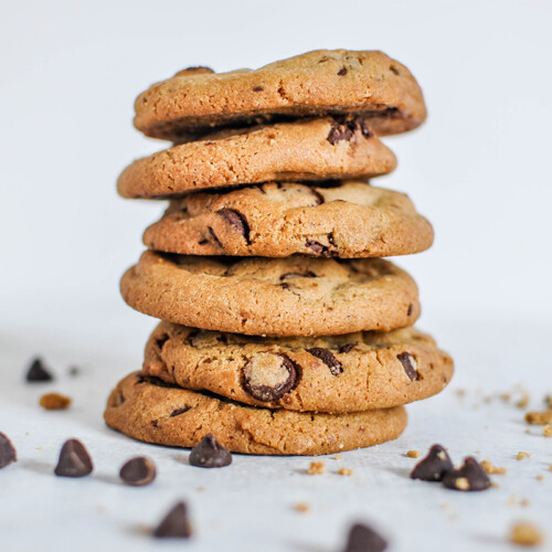 1-2 Taste Calpro - Spark Cookie Improver show as stack of chocolate chip cookies with scattered chocolate chips