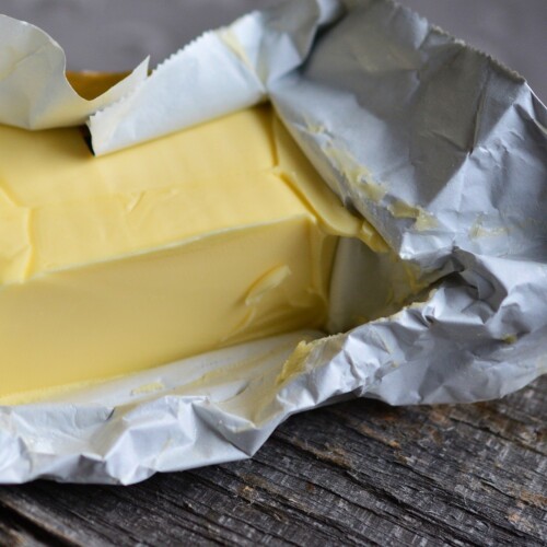 Edlong Natural Butter Flavour Liquid and/or natural butter spray - Oil-soluble, buttery taste for bakery, snacks, sauces, and more. FDA-approved and suitable for food manufacturing.