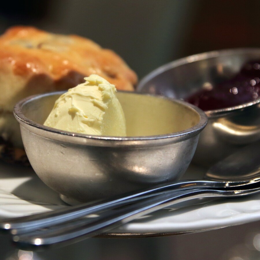 A bowl of Edlong Natural Clotted Cream Liquid Flavour – Oil-soluble, buttery and creamy taste for bakery, beverages, and puddings. FDA-approved for food manufacturing.
