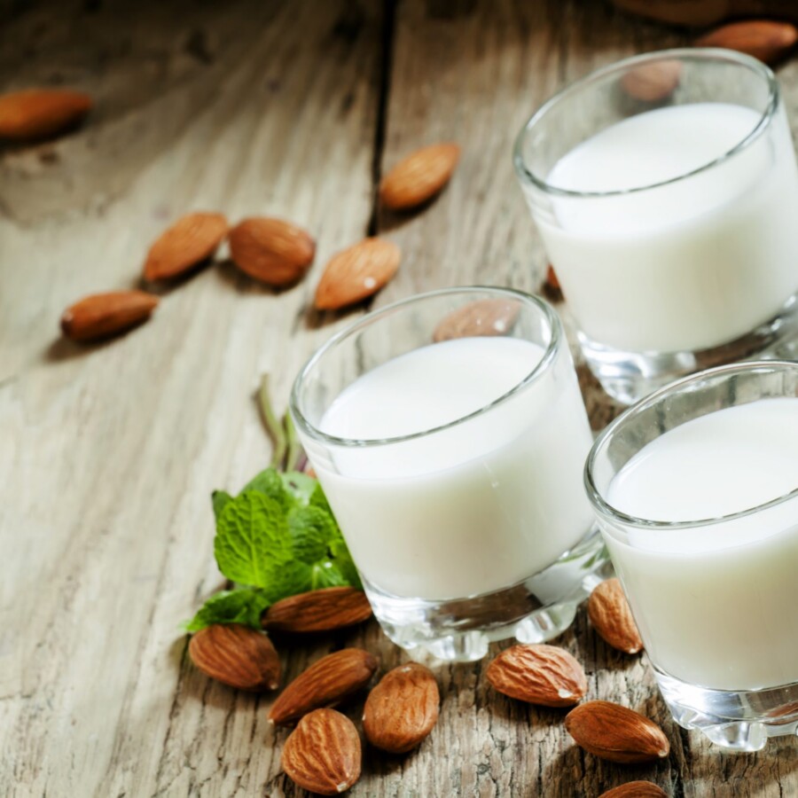 Edlong Natural Milk Flavour Spray Dry – Rich, creamy milk flavor for bakery products, beverages, and pudding. Water and oil soluble, FDA-approved.