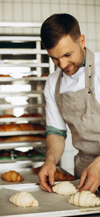 baker croissants