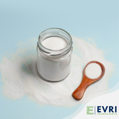 1-2 Taste Evri Ingredients - Agar shown as glass jar filled with white powdered agar and a wooden spoon holding a small portion of the powder, placed on a light blue background