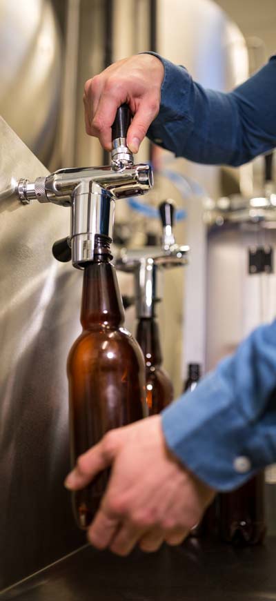 brewer filling beer bottle