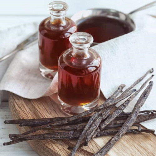 1-2 Taste Vanille BV - Organic Vanilla Extract 1-Fold - PV500(01-05-10-25)Org in glass bottles with vanilla pods on wooden board